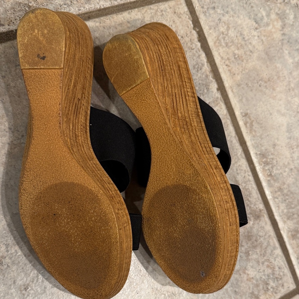 Italian Shoemakers Black and Tan Sandals - Picture 7 of 7